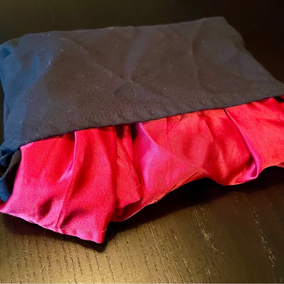 Red and Beige Apron - Picture 5 of 7